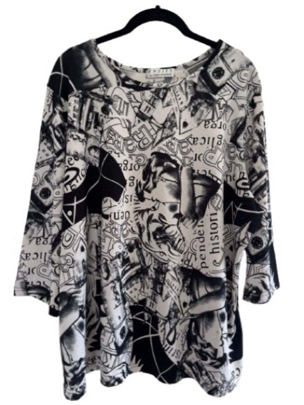Entity by Daniel Benjamin Black White Artsy Kiss Illustration 3/4 Sleeve Top